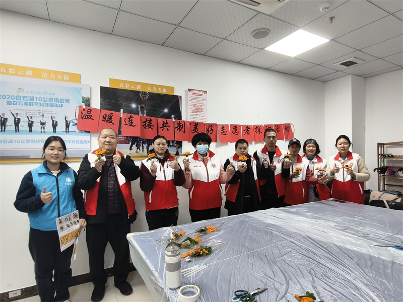 温暖连接，共制美好：白云湖社工站开展志愿者入户探访活动