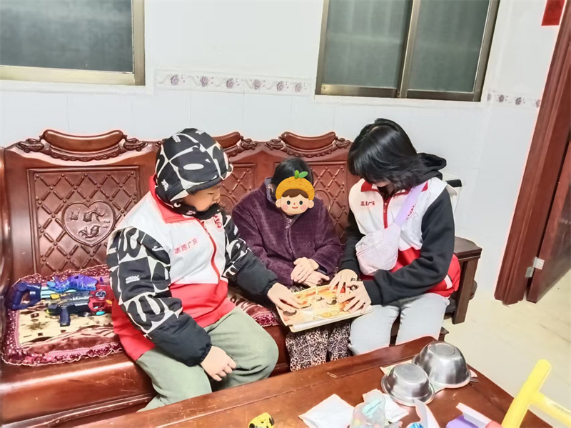 “腊八送福•温暖入户”社区关怀探访活动